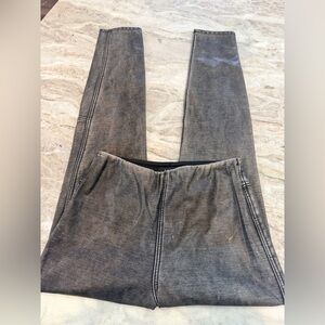 Lyssé Faux Leather Leggings Black Pull-On Stretch Pants Medium